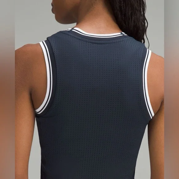 Lululemon Varsity Scoop Neck Cropped Tennis Tank Top Medium Support B/C Cup Navy - Picture 5 of 6